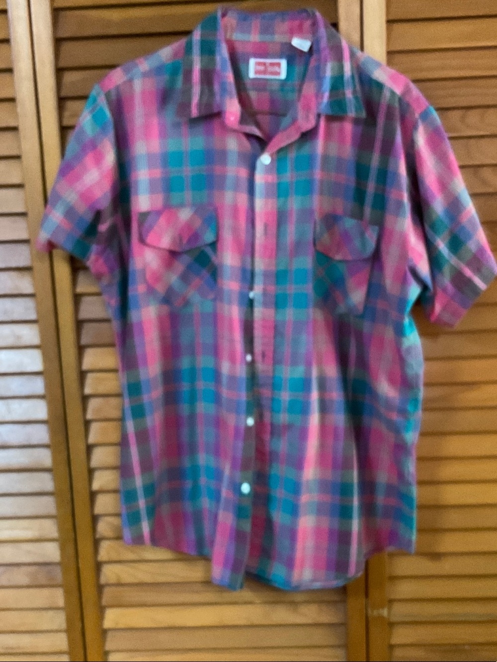 Men's Short-Sleeve Plaid Button-Down Shirt in Pink and Teal